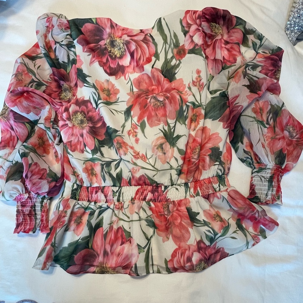 Express Vibrant Floral Pattern blouse - Picture 3 of 3